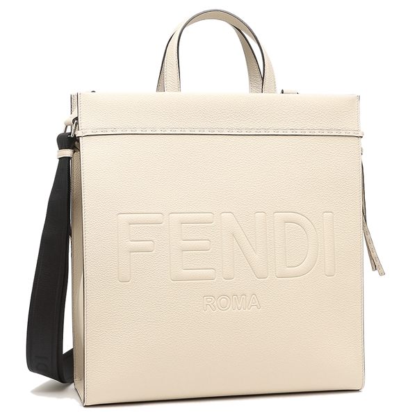FENDI（フェンディ）のトートバッグが入荷しました&star;スクエア型の洗練されたデザインで、幅広いスタイルに溶け込むバッグ。さりげなくブランドロゴをあしらったショルダーストラップもおしゃ