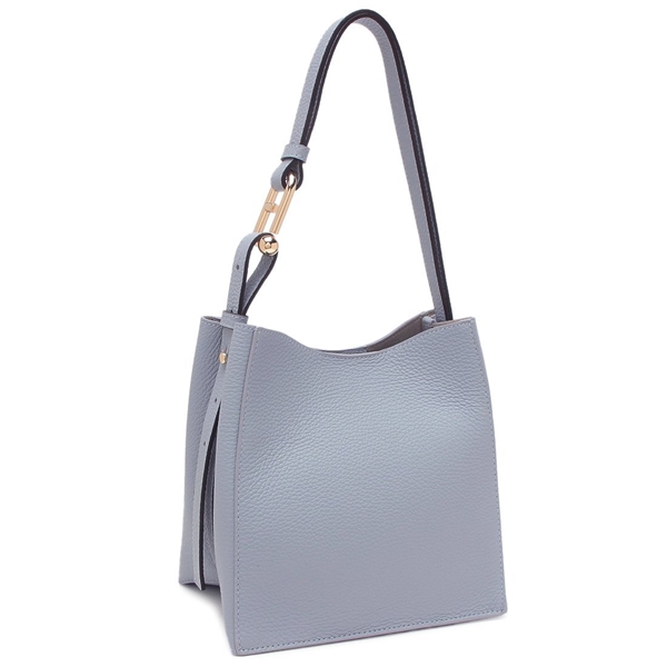 FURLA（フルラ）のトートバッグが入荷しました&star;軽量でさっと持ち歩けるワンハンドルのトートバッグ。広いマチ幅と複数の内ポケットをセットしており収納力に優れています。アイコニックなア