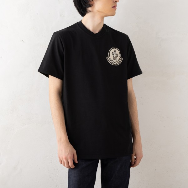 MONCLER（モンクレール）のTシャツが入荷しました&star;上質で柔らかく程よい厚みのある半袖Tシャツ。胸元にあしらったクラシカルなロゴが存在感を放ちます。幅広いコーディネートに馴染むク