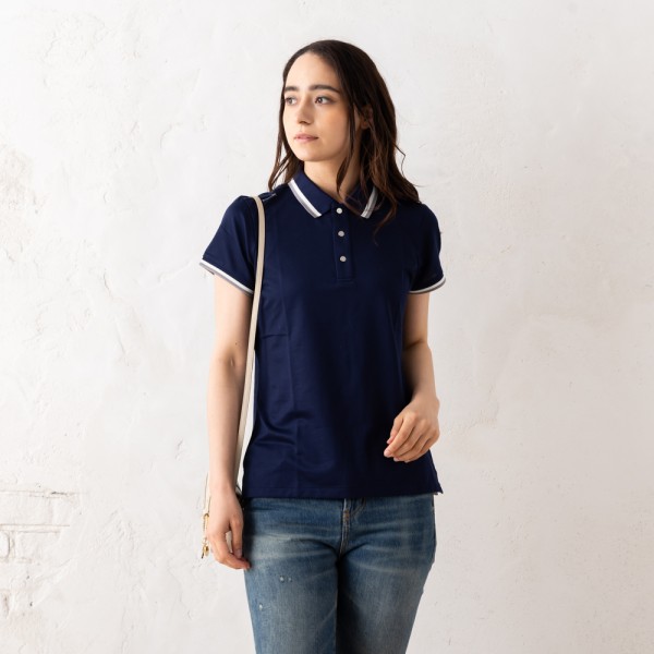 RALPH LAUREN（ポロラルフローレン）のTシャツが入荷しました&star;シックな色合いに配色ラインがポイントになったポロシャツ。肩部分にあしらったロゴがスポーティな印象を与えます。吸