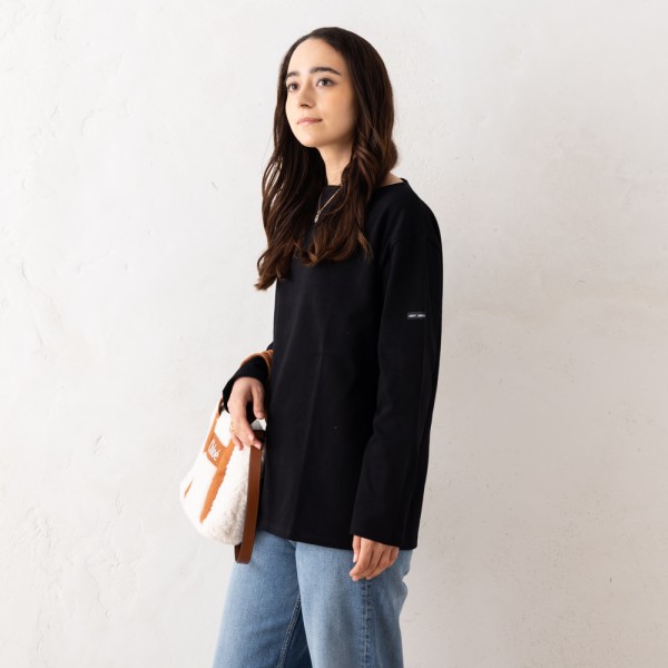 ST.JAMES（セントジェームス）のTシャツが入荷しました&star;肉厚でやわらかい素材を使用した長袖カットソー。すっきりとしたボートネックタイプで、デコルテを美しく見せてくれます。袖にあ