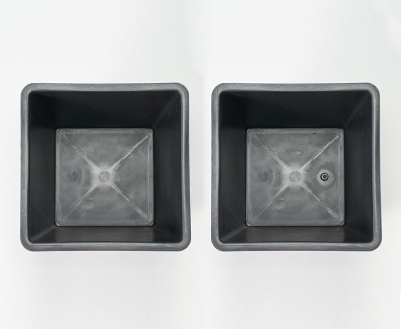 入荷時期により水抜き穴がある場合がございます