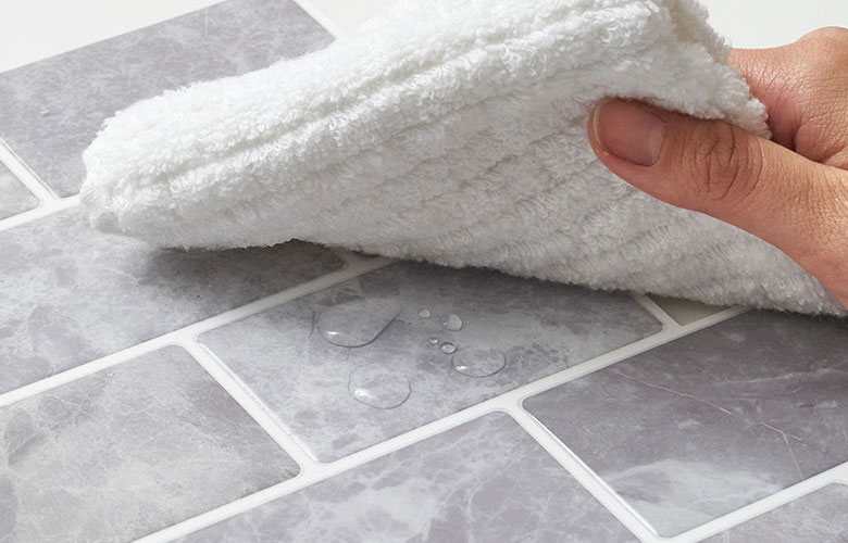 防水性で水拭きOK! キッチン周りにも