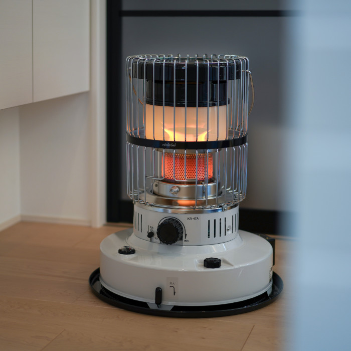 トヨトミ 対流形石油ストーブ ダブルクリーンタイプ KR-47A-W ホワイト TOYOTOMI