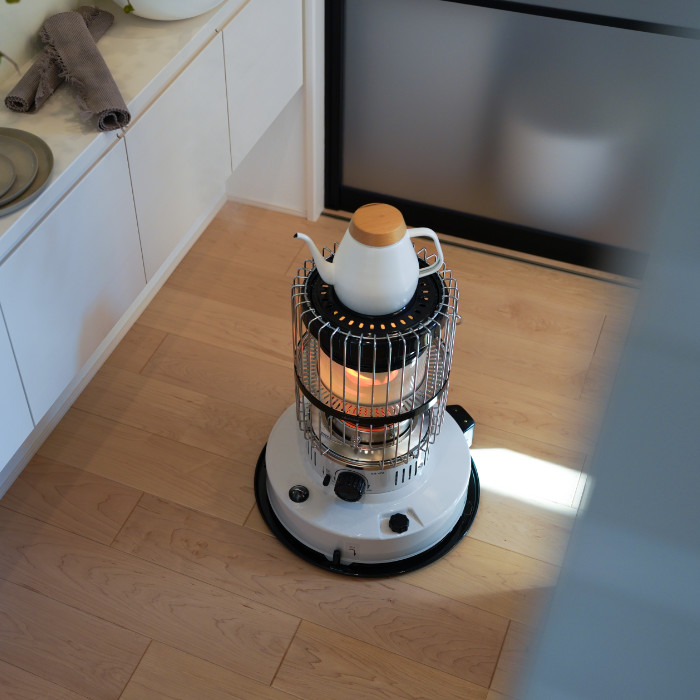 トヨトミ 対流形石油ストーブ ダブルクリーンタイプ KR-47A-W ホワイト TOYOTOMI