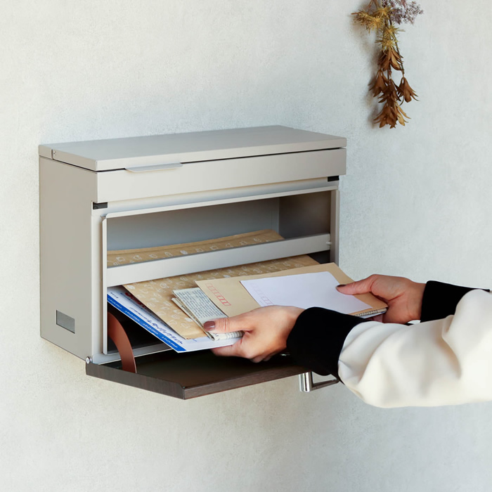 MOJYU 壁掛けポスト Cleo WM-127 ライトベージュ ブラウン木目