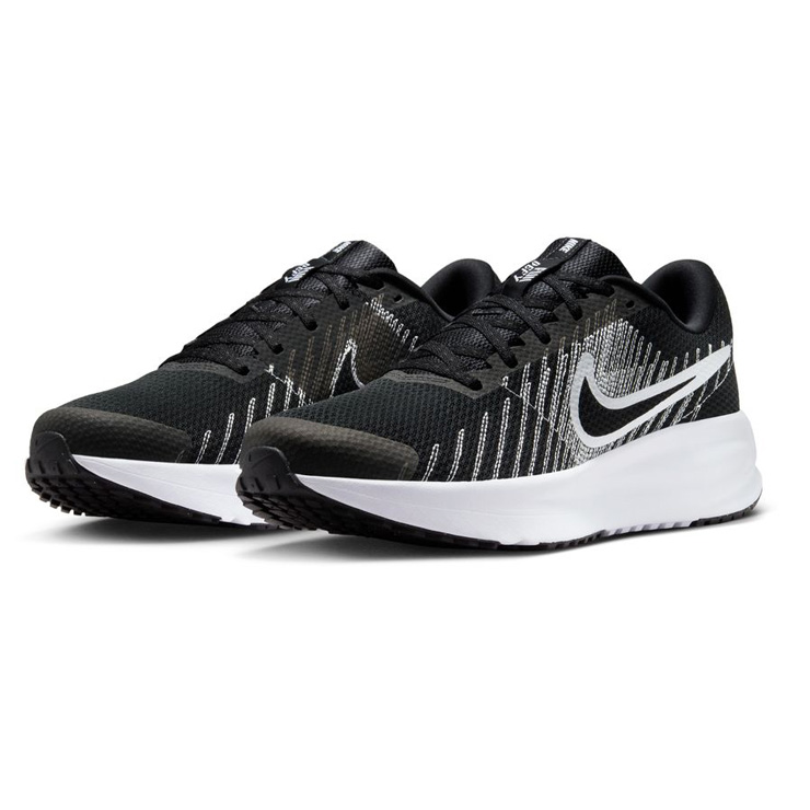 NIKE(ナイキ)のローカットスニーカー。 新しいナイキ デファイを履いて、自分のルールで走ろう。 フォームミッドソール、通気性に優れたアッパー、安心感のあるトラクションを組み合わせて、どんな距離やペ
