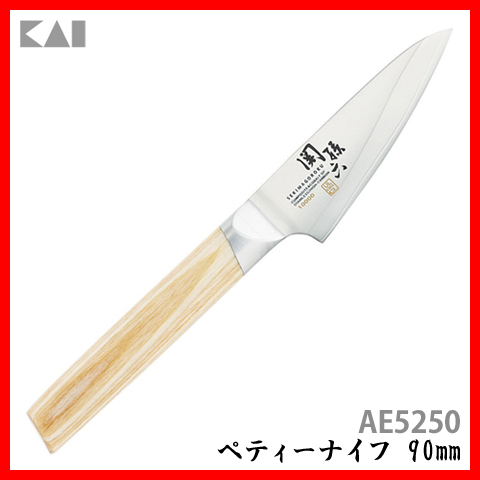 抜群の切れ味と使い心地、高いデザイン性が魅力のKAIの料理包丁です。特殊精密接合（ロウ付け）の技術を利用した刃は波紋の美しいコントラストが映えます。ハンドルは白合板を採用し流麗なデザイン性を表現しまし