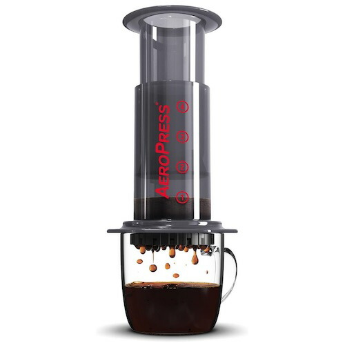 Aeropress（エアロプレス）のオリジナルコーヒーメーカーの特許取得済みの3イン1抽出テクノロジーは、苦味と酸味を取り除き、滑らかで豊かなフルボディのコーヒーを作り出します。 いくつかの抽出方法か