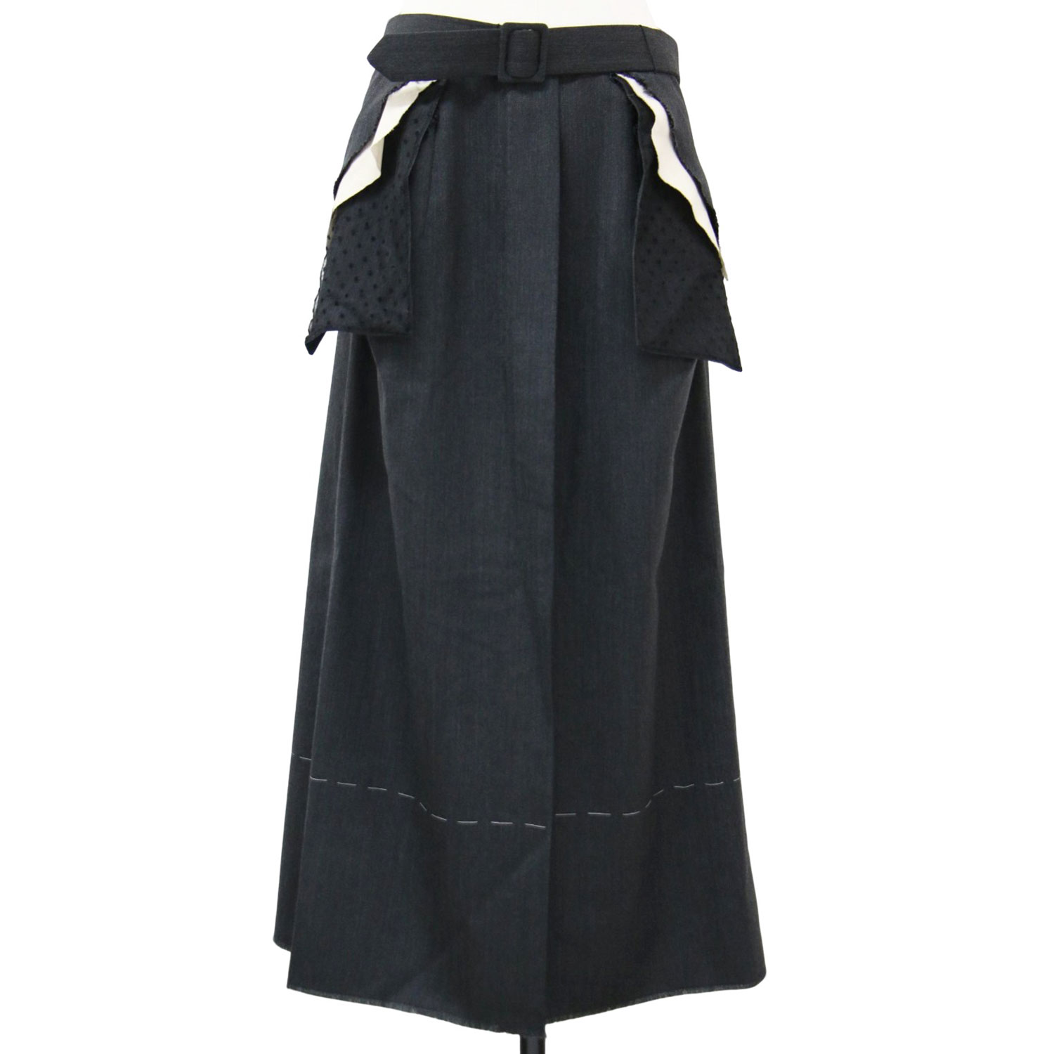 ブランド名: Maison Margiela (メゾン マルジェラ)品番: S29MA0503 S53234素材: 表地 ウール 100% 裏地 ナイロン 93% レーヨン 7% ポケットライニング 