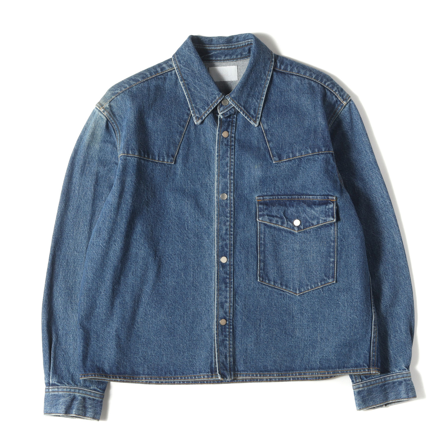 ブランド名: URU (ウル)正式タイトル: DENIM JACKET TYPE A品番: 19SSJ11A素材: コットン100%生産国: 日本付属品: なし〈キーポイント〉 しっかりとした堅牢なコ