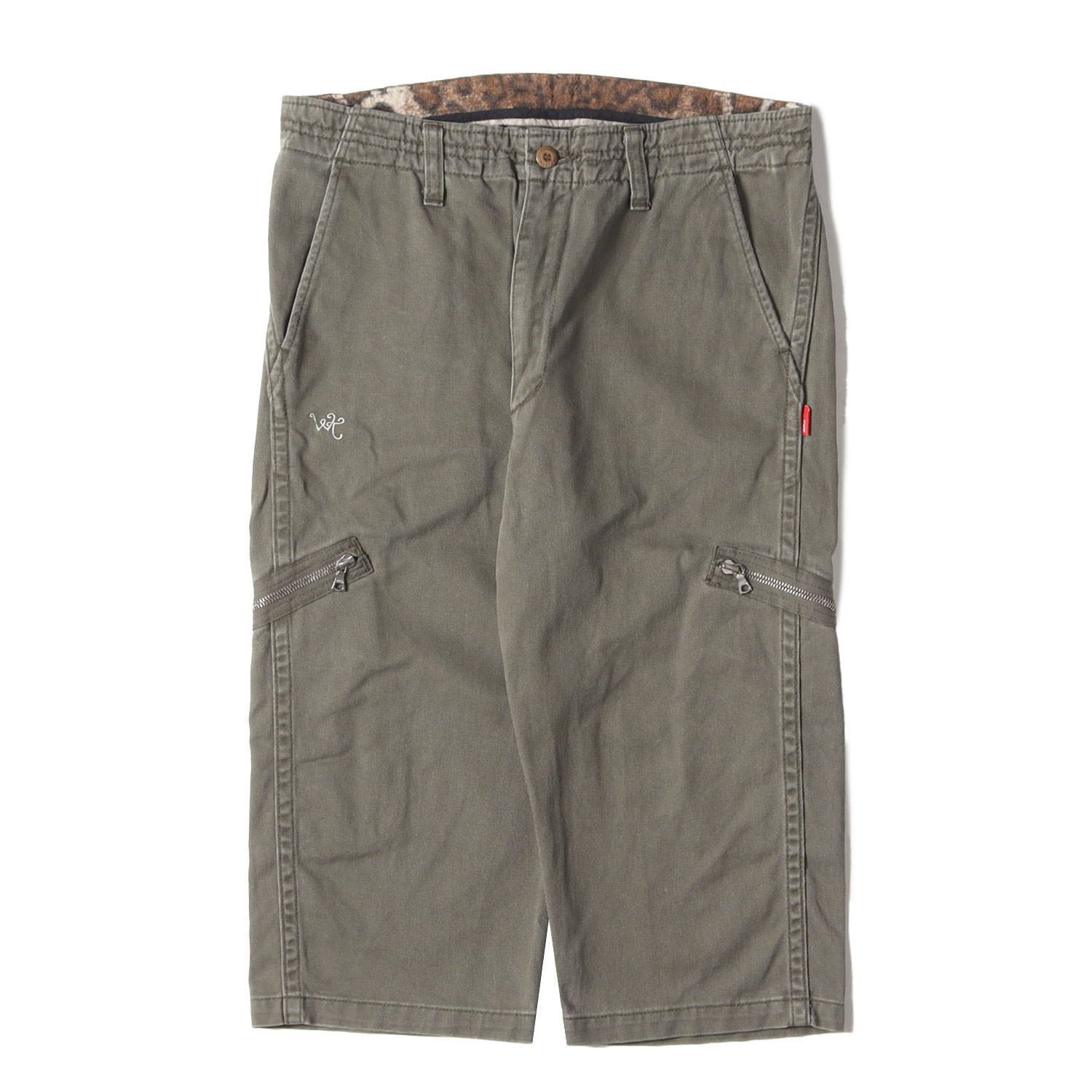 ブランド名: WTAPS (ダブルタップス)正式タイトル: SKID素材: コットン100%付属品: なし〈キーポイント〉 コットンカツラギを使用し、サイドにジップポケットをあしらったジッパーフライク