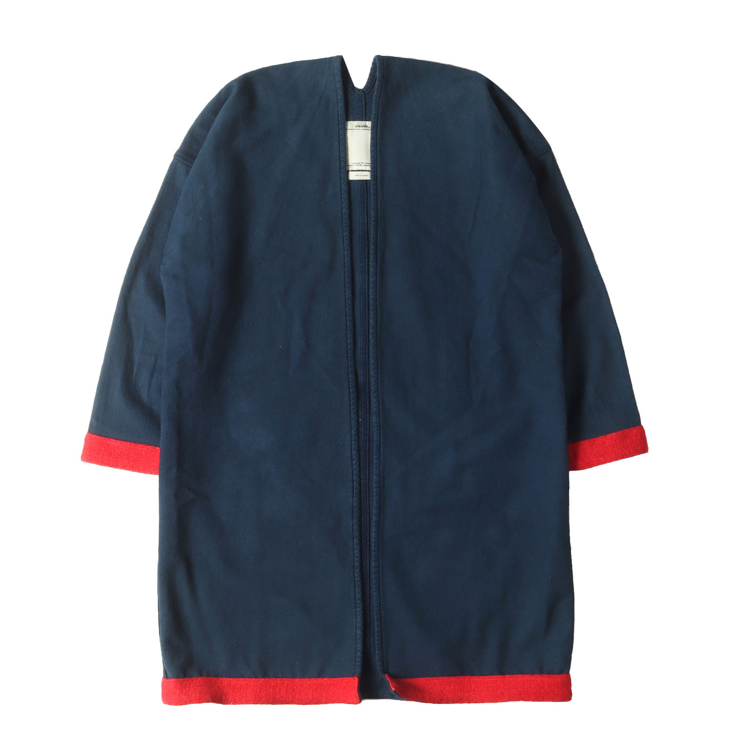 ブランド名: visvim (ビズビム)素材: コットン100％生産国: 日本付属品: なし〈キーポイント〉 ブラッシングを施したフランネルコットン生地を使用したボタンレスコート、通称「SANJURO
