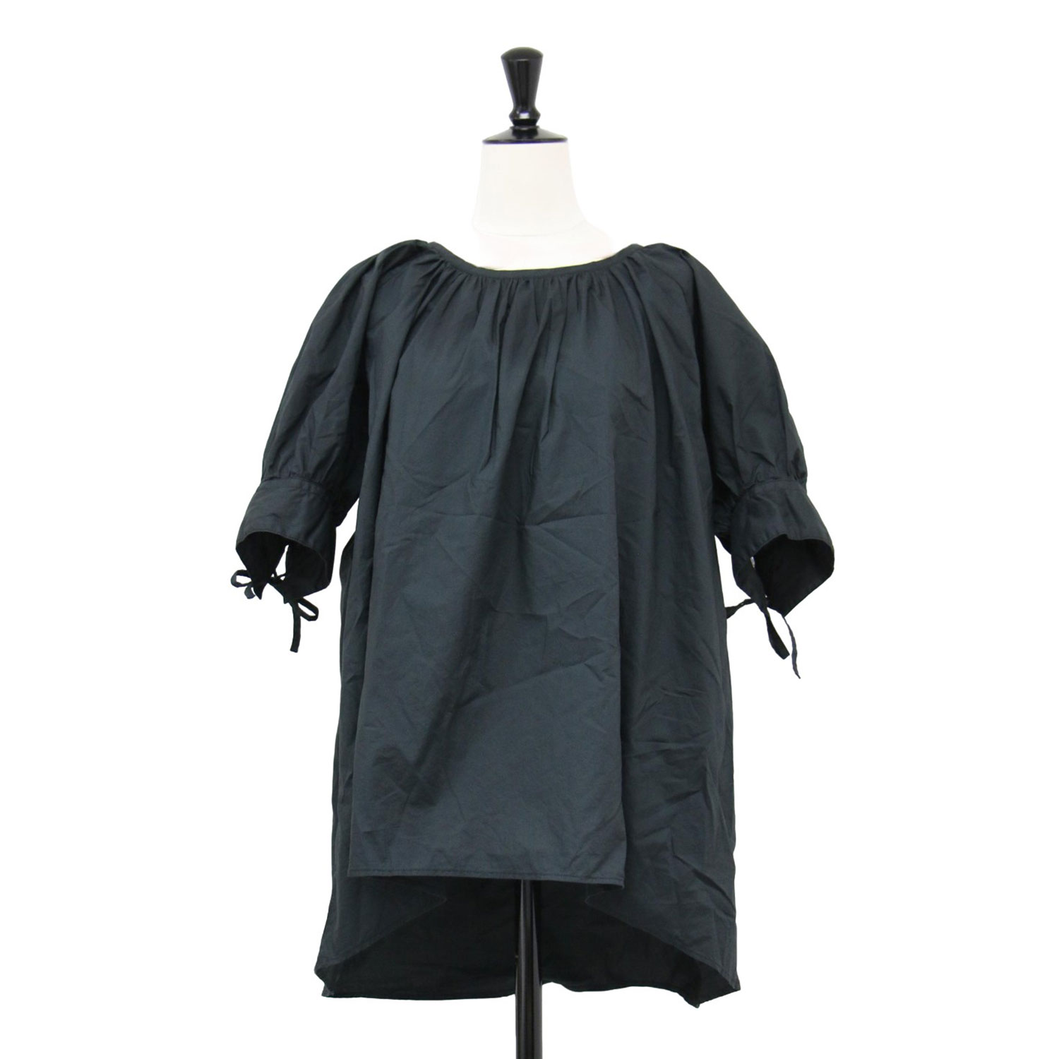 ブランド名: FLORENT (フローレント)リリース時期: 2022年秋冬正式タイトル: PUFF SLEEVE BLOUS素材: コットン 100%生産国: 日本製参考定価: 25,300円(税込