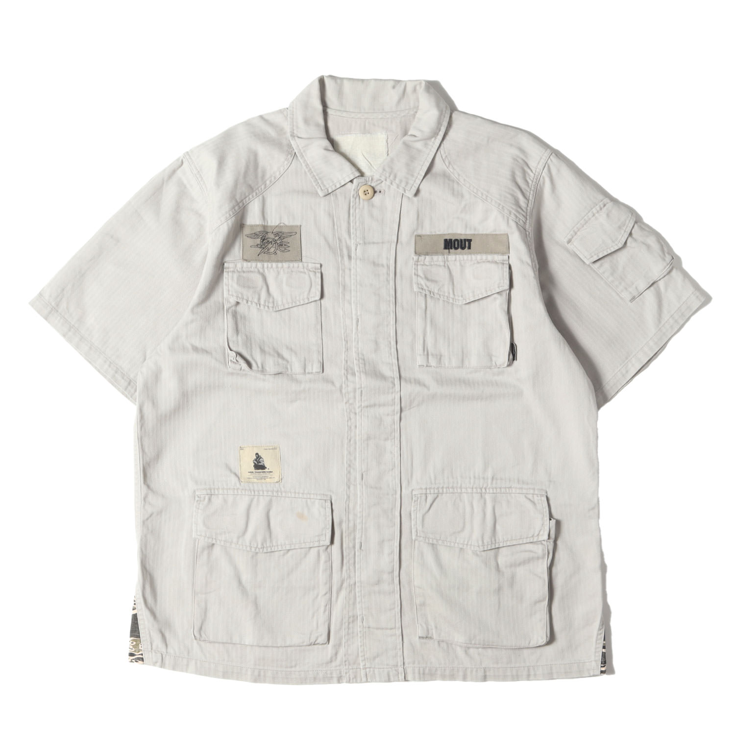 ブランド名: WTAPS (ダブルタップス)リリース時期: 2001年春夏素材: コットン100%付属品: なし〈キーポイント〉 ヘリンボーン生地を使用したアーカイブアイテムのミリタリーシャツです。バ