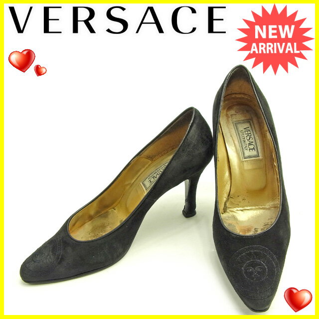 ■管理番号：E1681 ◆参考価格：円 【商品説明】 ヴェルサーチ【VERSACE】の 「35サイズ」 パンプスです。 定番人気のサンバーストマーク入り&star;合わせやすいブラックカラーで