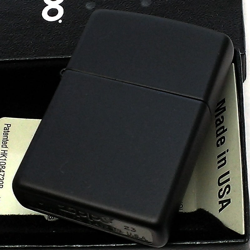 【USモデル マットブラック ZIPPO】 ZIPPO社定番シリーズでお求め安い価格のジッポライター。 ブラックがクールな印象を持たせます。 無地のモデルにシンプルなマット加工が施されています。 傷や