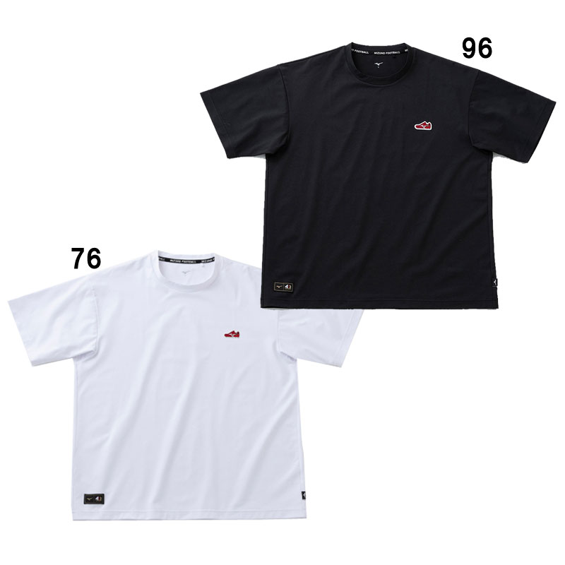 MIZUNO モレリア ルビーレッド ワッペンTシャツ (ユニセックス) モレリア40周年記念限定商品。ルビーレッドカラーのモレリアIIをワッペンで再現し、左胸に加工した限定Tシャツ。■裾にメモリアル