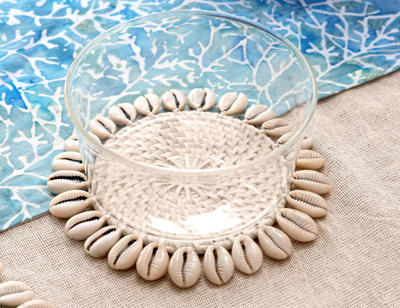 食器が映えるデザイン性の高いコースター