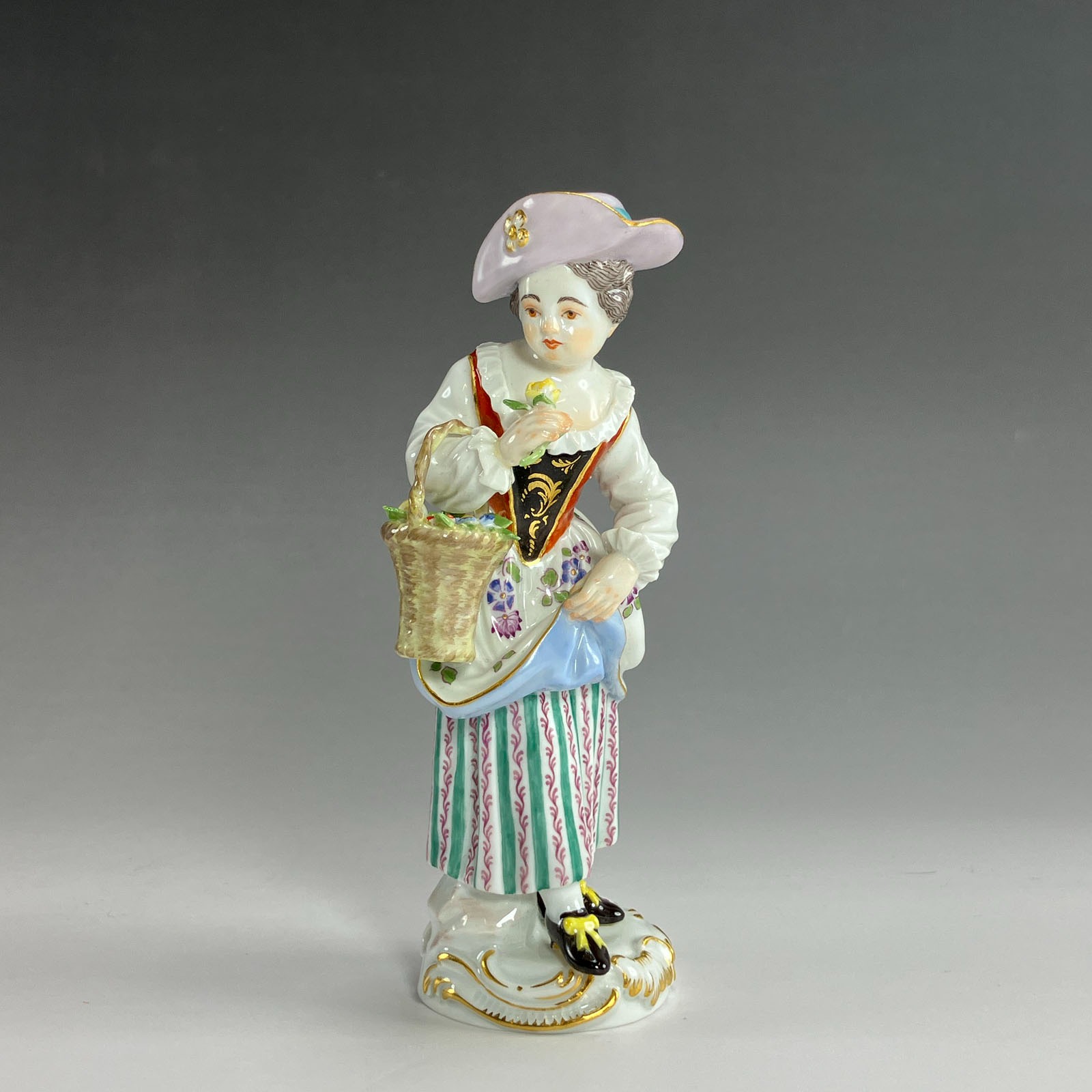 Meissen マイセン 花かごを持った少女 ポーセリン 置物 オブジェ _ 【中古】