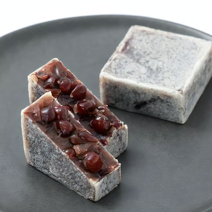 末広堂の砂糖を使わない糖類ゼロの美味しいきんつばの最大の特徴は、その名の通り砂糖を使わず、代わりにとうもろこしを原料とする還元麦芽糖を使用しており、自然な淡泊な甘みのため、砂糖のベタつく食後感がありま