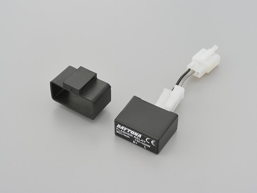 LEDから純正などの発熱電球まで幅広く対応するウインカーリレー。 1W〜100Wまで使用可能。 純正2極タイプのウインカーリレーと交換可能です。 CE規格取得済。 付属のラバーブラケットは、縦横どちら