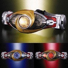 トリプルフラッシュ ＤＸ変身ベルト 仮面ライダーアギト(中古品)