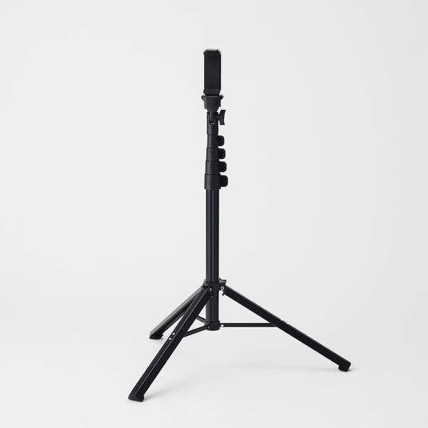 高耐荷重で安定した撮影が可能!最大約1650mmまで伸びるロングタイプのスマホ三脚です。高い位置まで調節できるので、全身撮影などに便利です。一眼レフカメラなど重い機器も安心して取り付けが可能。1/4イ