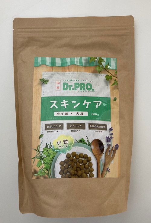 商品説明■商品詳細 スキンケア成分を配合したおいしいドッグフード 日本の飼育環境を考慮し、ローストアマニやビール酵母、パパイヤ抽出物を配合しました。 全成長段階用（オールステージ）のフードです。 仔犬