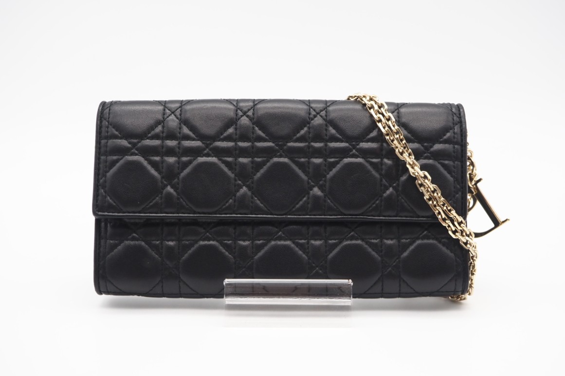 ■ブランド名 Christian Dior クリスチャン ディオール ■品名 Lady Dior カナージュ ラムスキン チェーンウォレット ■シリアル 02-LU-0114 ■型番 CAL43060