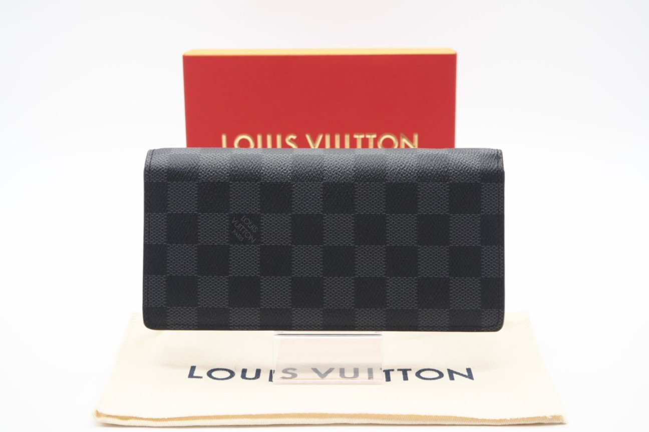 ■ブランド名 LOUIS VUITTON ルイ ヴィトン ■品名 ダミエ グラフィット ポルトフォイユ ブラザ ■シリアル RFID(ICチップ)内蔵の商品のためシリアルナンバーの記載がありません。 