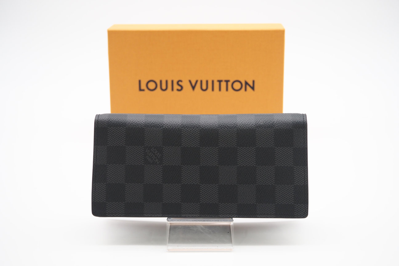 ■ブランド名 LOUIS VUITTON ルイ ヴィトン ■品名 ダミエ グラフィット ポルトフォイユ ブラザ ■シリアル RFID(ICチップ)内蔵の商品のためシリアルナンバーの記載がありません。 