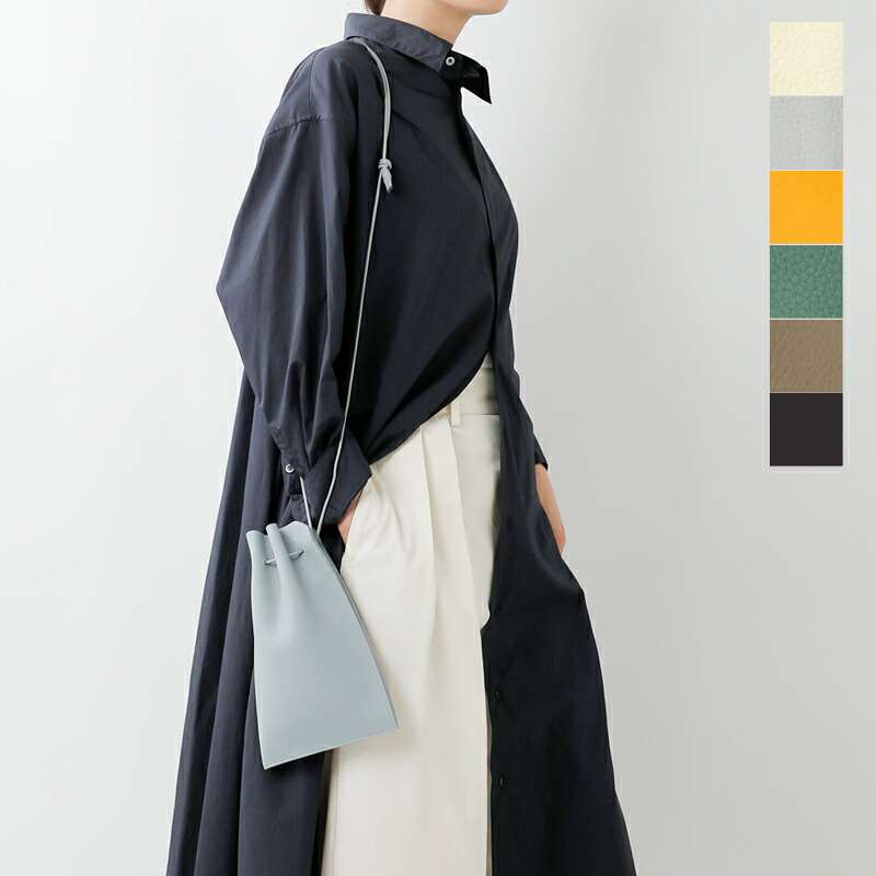 類を見ない、新しい印象の巾着ポーチITTI(イッチ)よりレザー ヘリー 巾着 ポーチ バッグ "HERRIE KINCHAKU POUCH-PM/DIPLO SKY"のご紹介です。