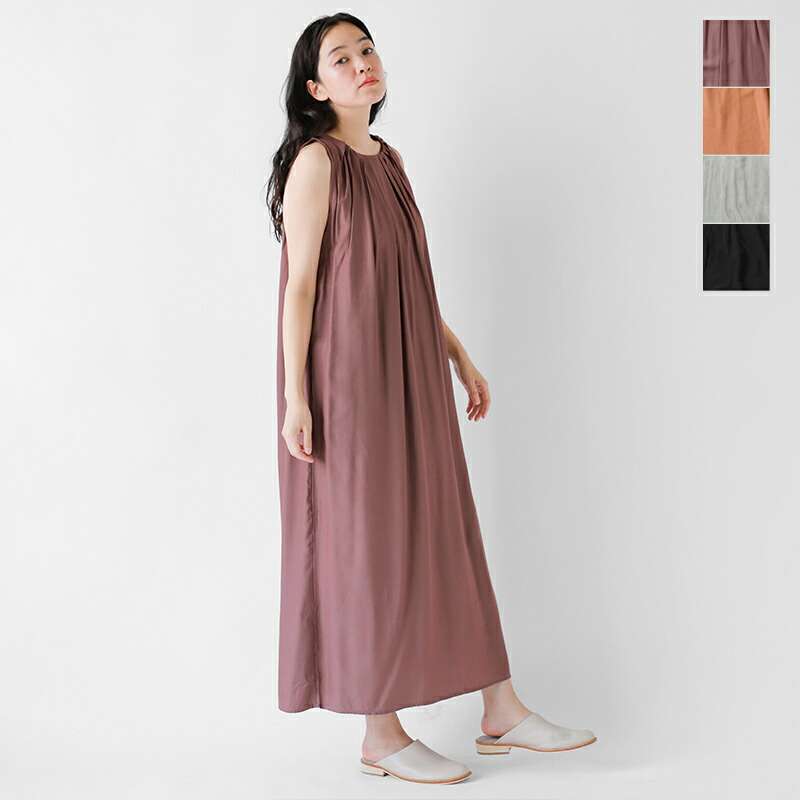 peindre(パンドル)より、フロント タック ノースリーブ ワンピースをご紹介します。 軽やかなノースリーブデザインに、フロントのタックデザインが、自然なドレープと洗練された雰囲気を演出します。な