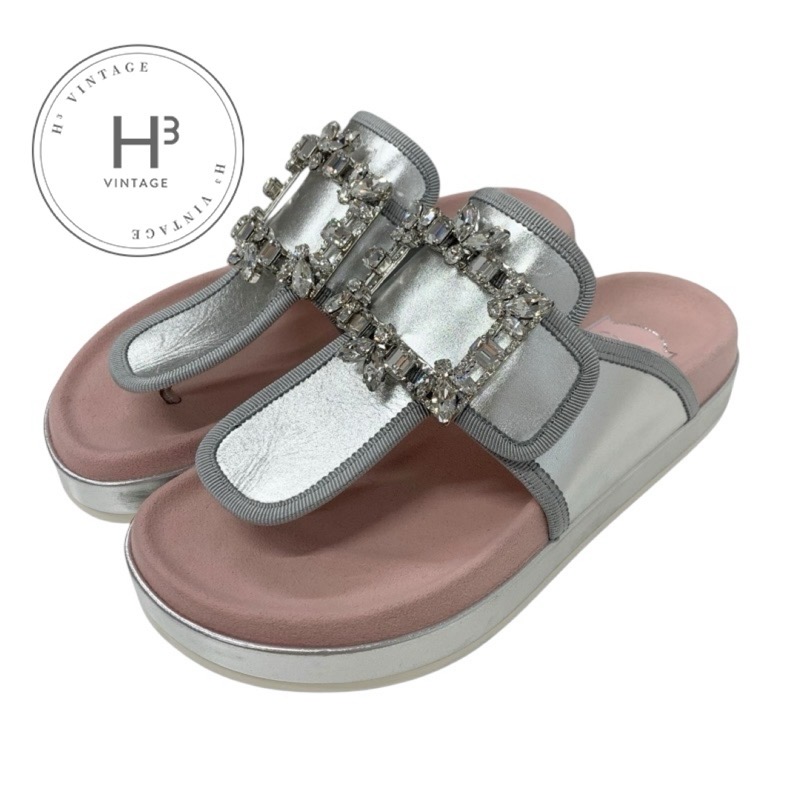 ロジェヴィヴィエ Roger Vivier サンダル 靴 シューズ レザー シルバー ピンク ストラスバックル ビジュー トングサンダル 送料無料