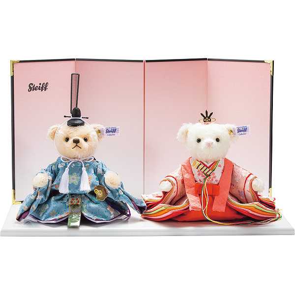 かわいらしく高品質なシュタイフのひな人形。柄のモチーフの「うさぎ」は飛び跳ねる姿から「飛躍」を表し、その長い耳は福を集めると言われています。柔らかい色合いが美しく、お子さまの成長と幸せを祈ります。●商