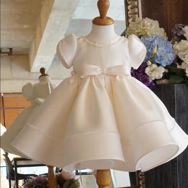 子ども（キッズ）用のドレスです。 ハーフバースデーや誕生会などのイベントや結婚式、七五三、発表会などフォーマルなシーンにおすすめです。 サイズが80-100cmまであるので姉妹お揃い（リンクコーデ）も